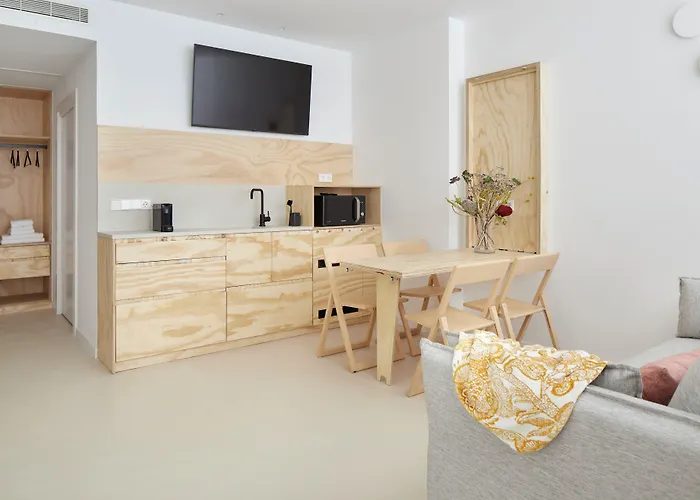 Πανσιόν Feelfree Antiguo 3*